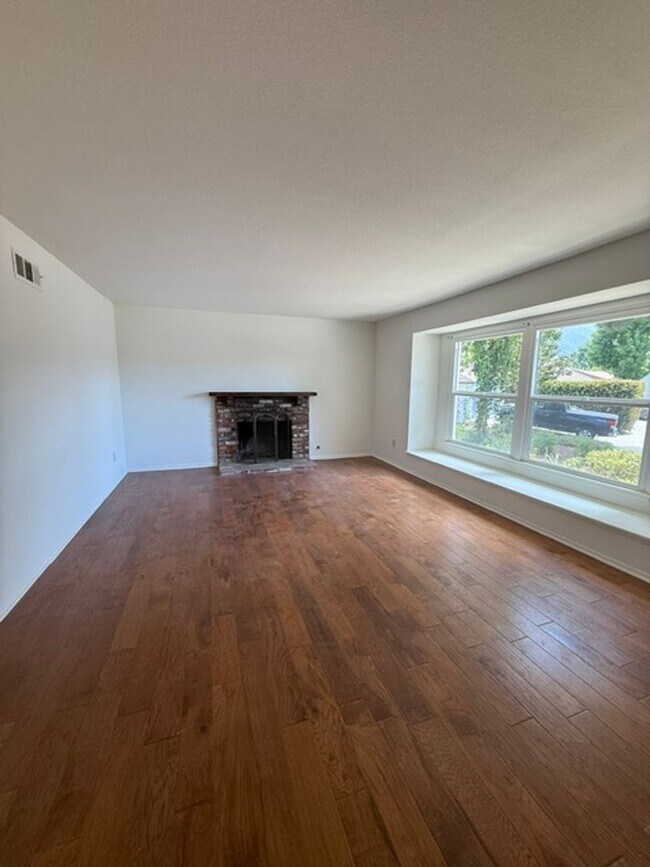 Foto del edificio - 4 bed, 2 1/2 bath home with RV access