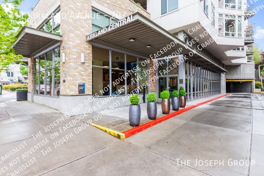 Primary Photo - 211 Kirkland Ave