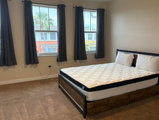Dormitorio amueblado 1 - 833 Millbrae Ct