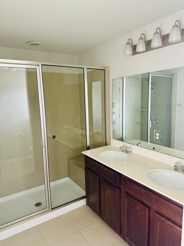 Building Photo - 400 Eagle Brook Ln