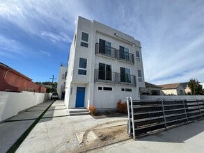 Building Photo - 2625 Somerset Dr