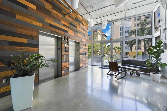 Building Photo - 444 NE 30th St