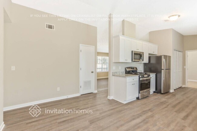 Foto del edificio - 6525 Emerald Pointe Cir