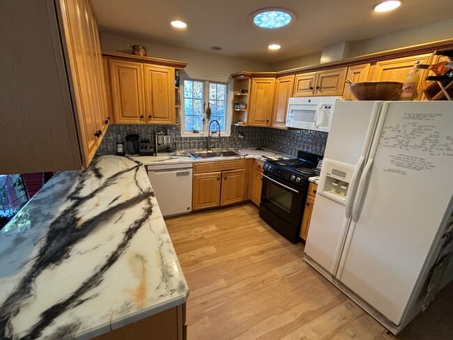 Foto del edificio - 2713 Northcrest Dr