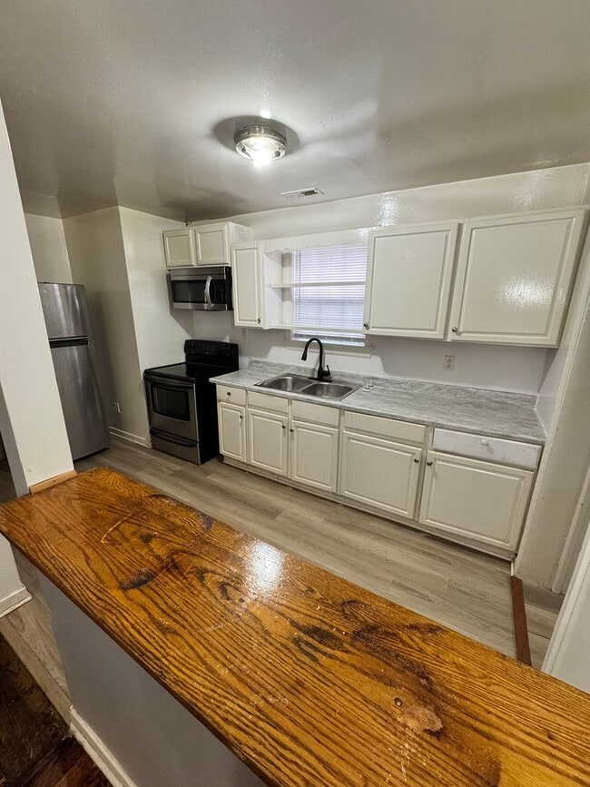 Building Photo - 3 bed house in Church Hill! Enjoy great location, hardwoods, central Ac, and laundry!