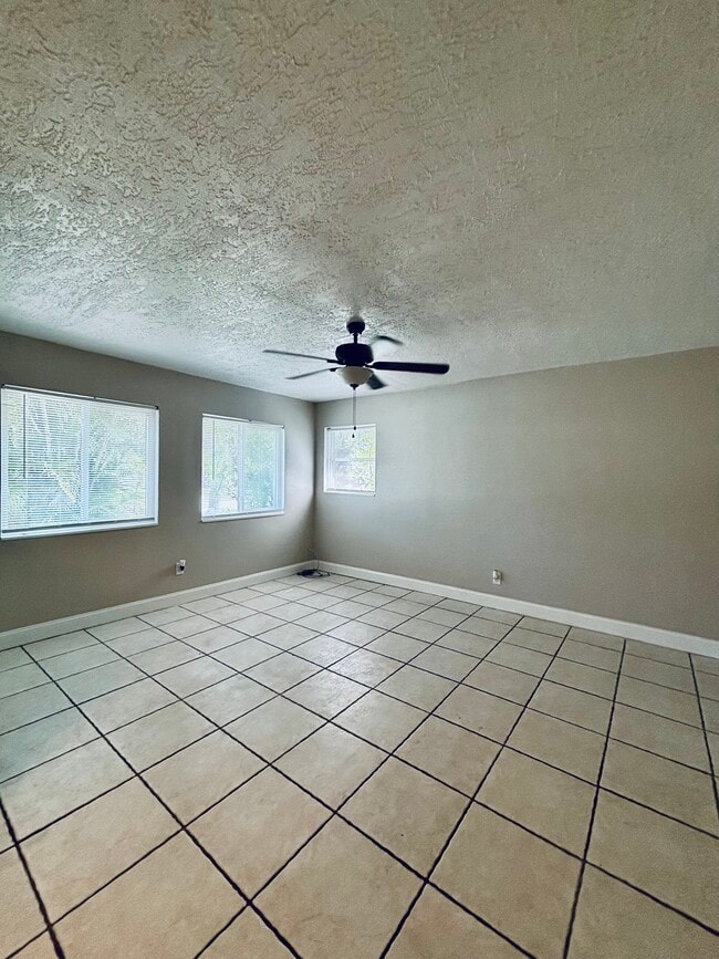 Building Photo - 1108 Myrtle Ln