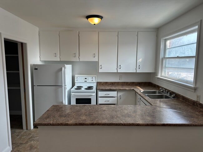 Building Photo - Fantastic 2-Bedroom Apartment for Rent in Oshawa