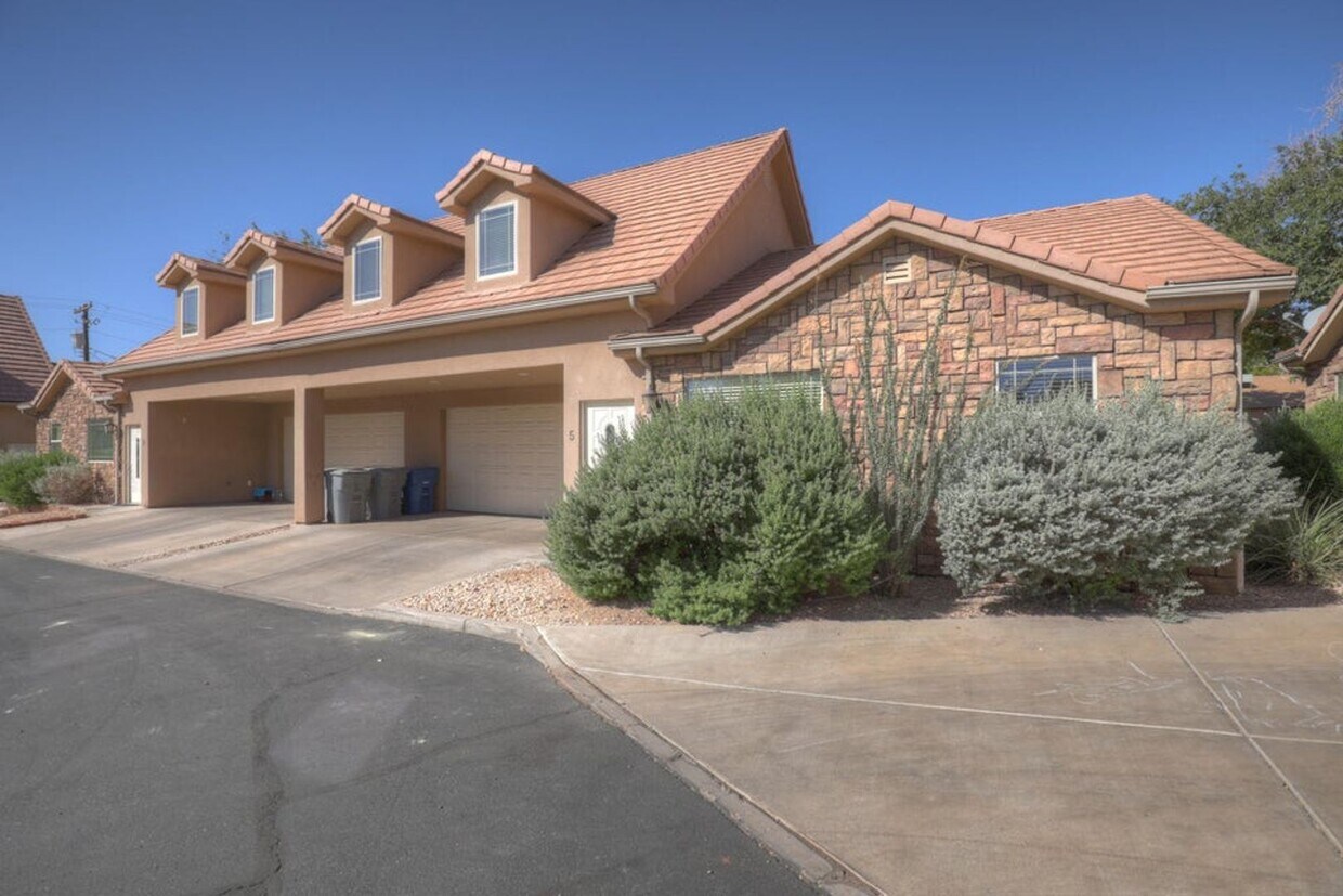 Primary Photo - REDUCED PRICE!! INTERNET INCLUDED!! 3 Bedr...