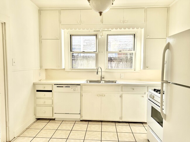 Building Photo - 4442 Capital Heights Ave