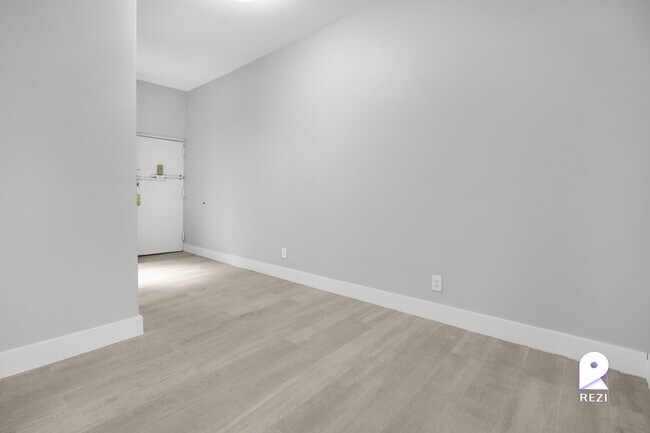 Foto del edificio - 305 E 75th St