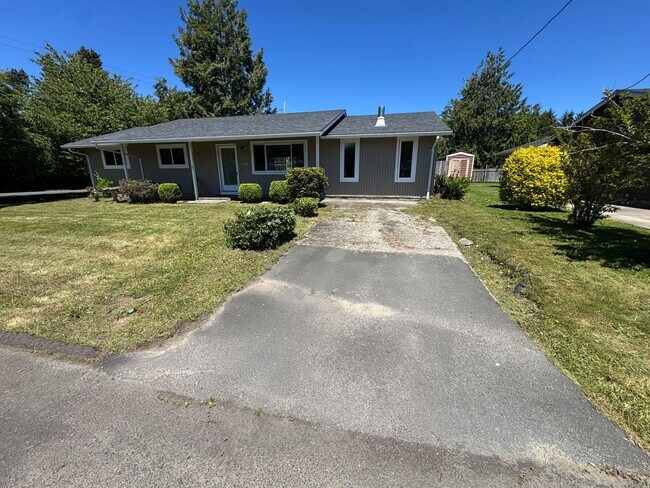 Foto del edificio - 3 Bedroom House in Waldport!