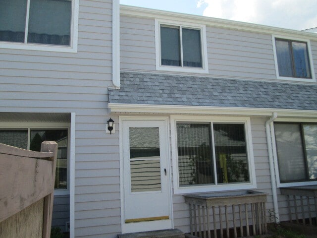 Building Photo - 430 Thoreau St