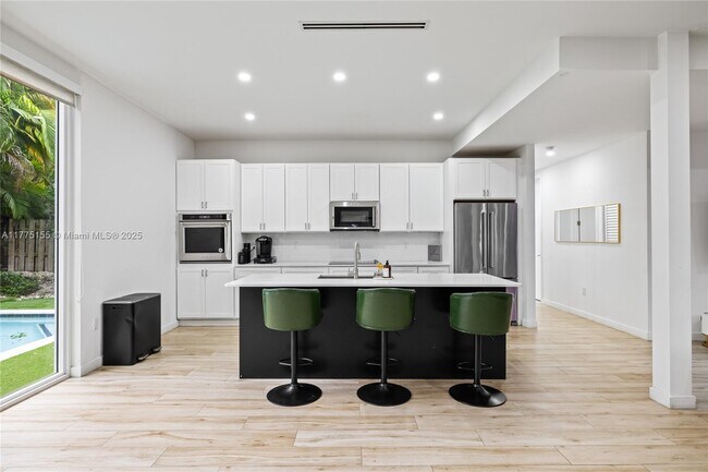 Foto del edificio - 1816 SW 23rd St