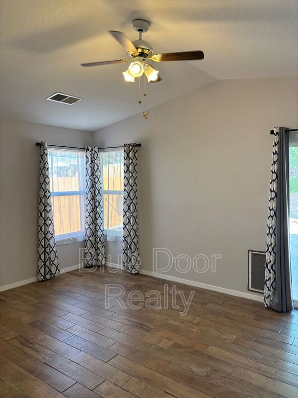 Foto del edificio - 2125 Sierra Ln NE