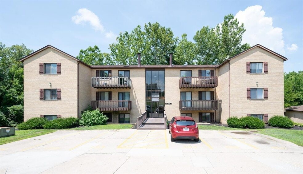 Primary Photo - 2050 Augusta Blvd