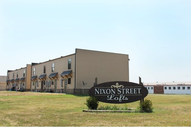 Building Photo - 200 N Nixon Ave