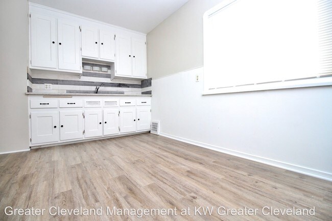 Building Photo - 3 br, 1.5 bath House - 4461 W. 137th Street