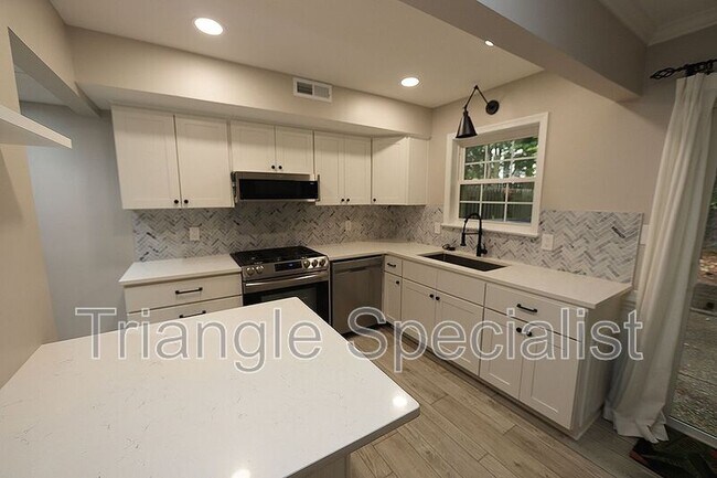 Foto del edificio - 3719 Jamestown Cir