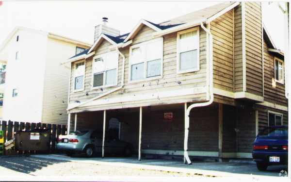 Building Photo - 521 N 105th St