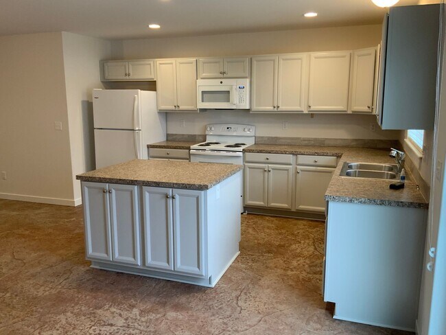 Building Photo - 3 bed 2 bath Duplex for rent, Quincy
