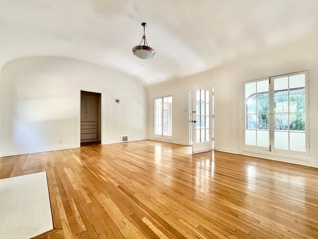 Foto del edificio - 13125 Chandler Blvd