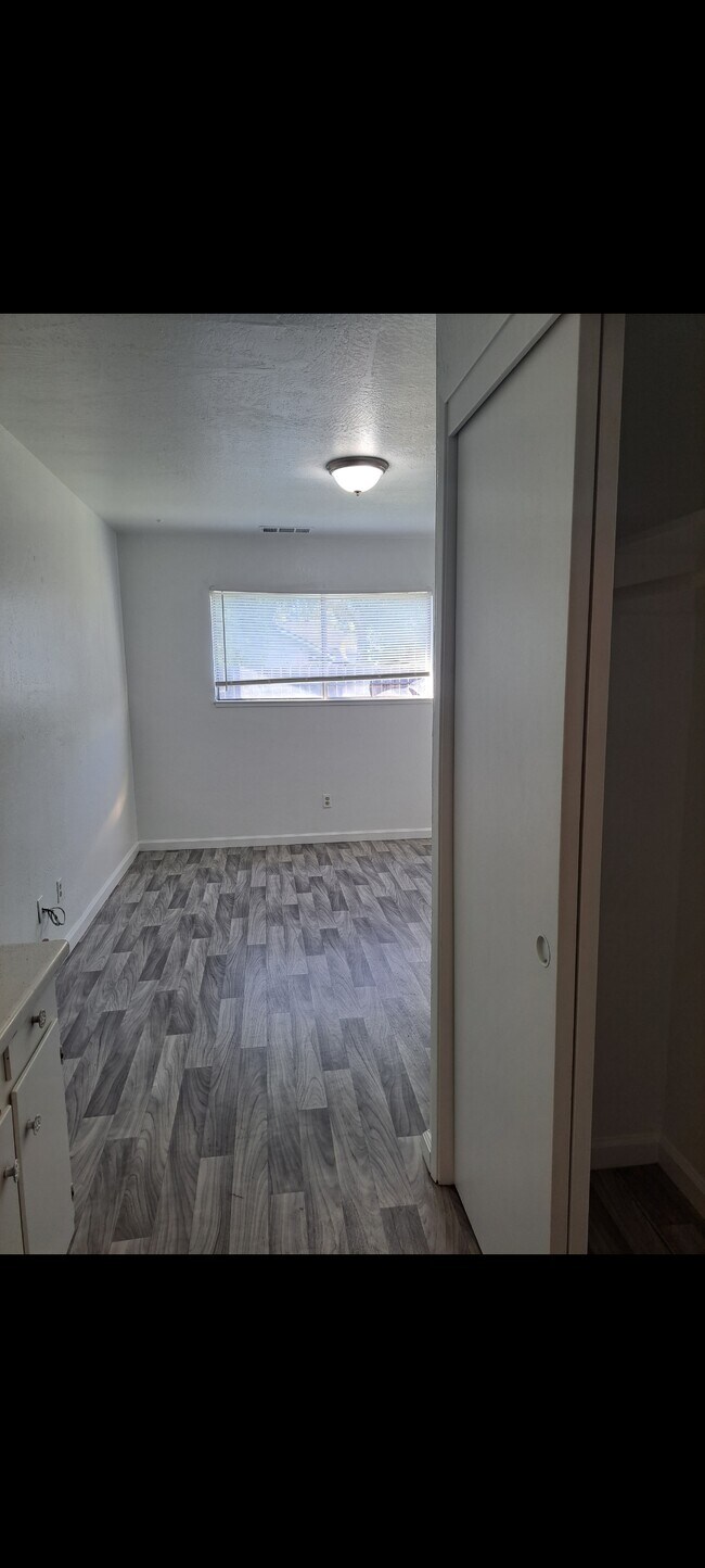 Hallway - 517 E Lodi Ave
