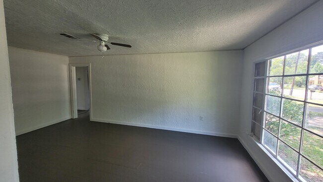 Family Room - 1739 Grand Ave
