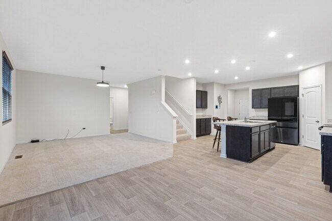 Foto del edificio - 1375 Theodore Dr