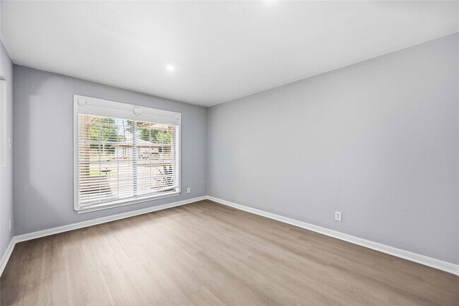 Building Photo - 11006 Thackery Ln