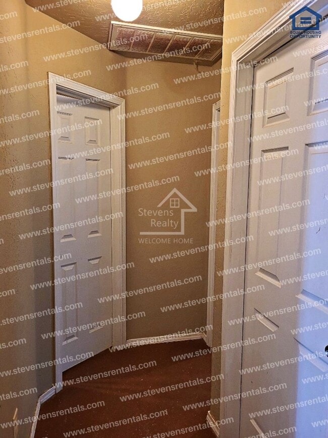 Building Photo - 411 SW Garfield Ave