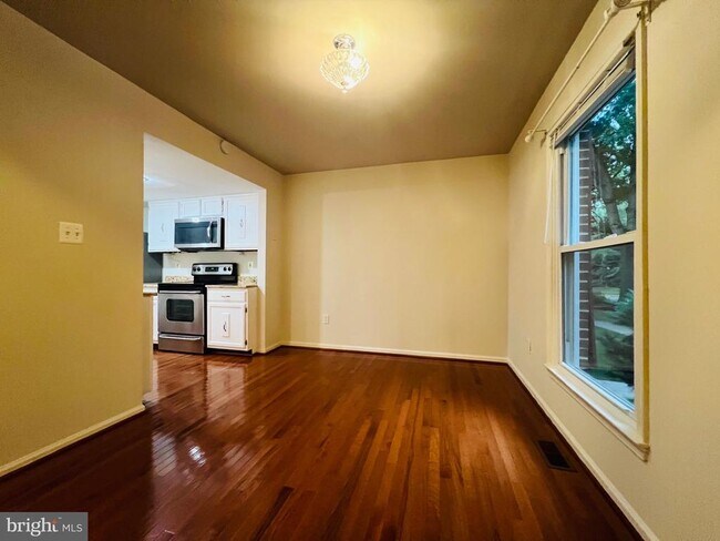 Building Photo - 6279 Kerrydale Dr