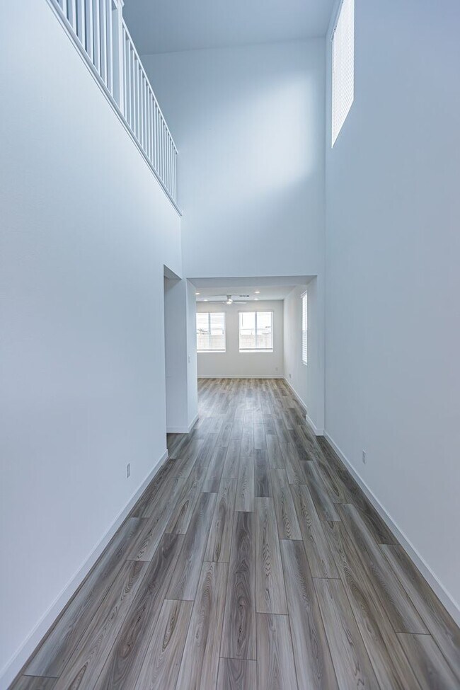 Building Photo - Brand New Home