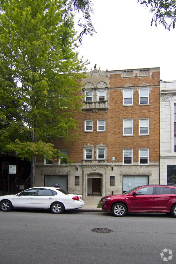 Foto del edificio - 1210 W Granville Ave