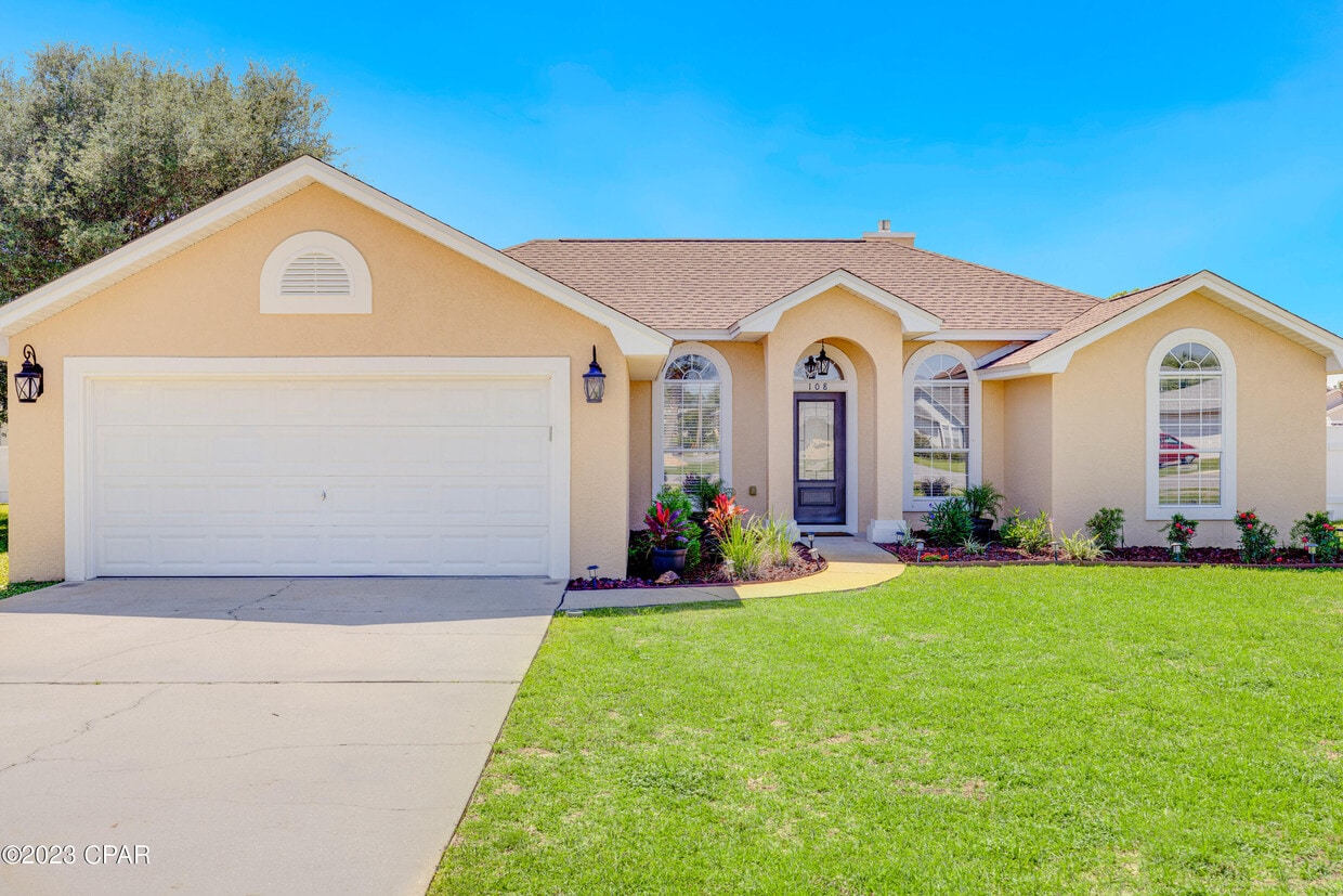 Primary Photo - 108 Leeward Way