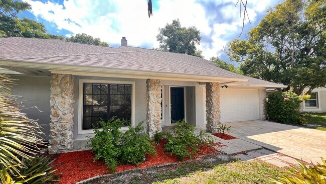 Building Photo - Discover Your Dream Home in Alafaya Woods:...