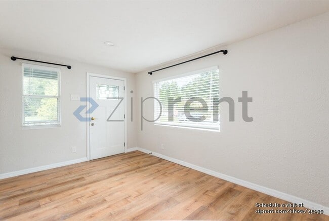 Building Photo - 909 E 28th Ave