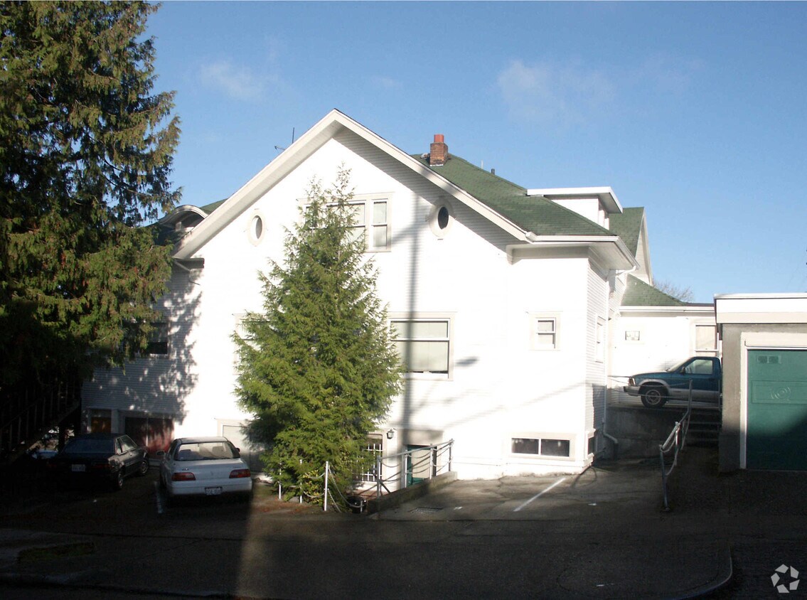 Foto del edificio - 5600 Univeristy Way NE