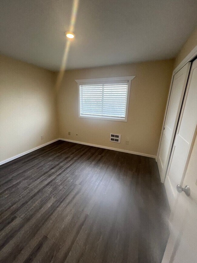 Foto del edificio - 1860 Myrtle St