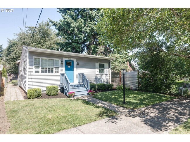 Building Photo - Charming 2Bd 1Ba Bungalow in St. Johns ~ U...