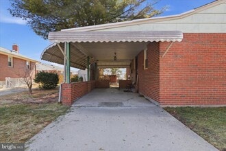 Building Photo - 2423 Harwood Rd