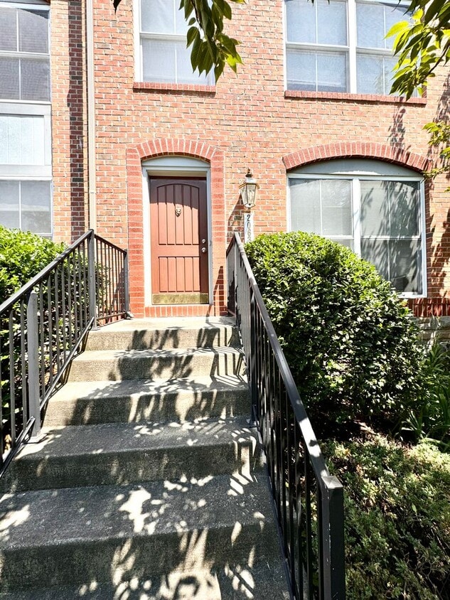 Photo - 2062 Clipper Park Road