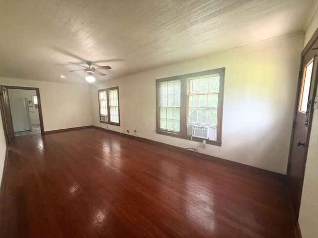 Building Photo - 1315 1/2 8th Street