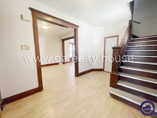 Foto del edificio - 1031 N Michigan St