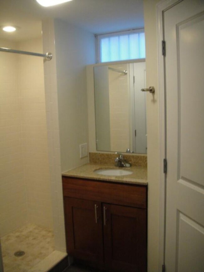 Foto del edificio - Charming Single Family-No Broker Fee