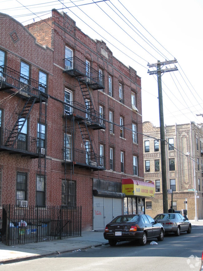 Building Photo - 510 Riverdale Ave