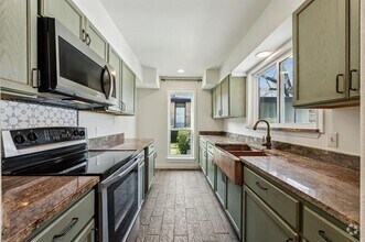 Building Photo - 4659 Country Creek Dr