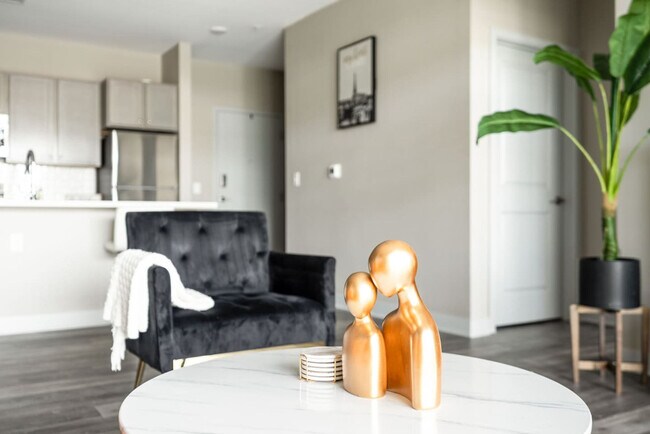 Foto del edificio - 5813 Lillian Ln