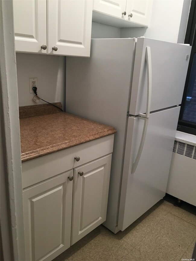 21 Schenck Ave Unit 2Bd, Great Neck Plaza, NY 11021 Room for Rent in