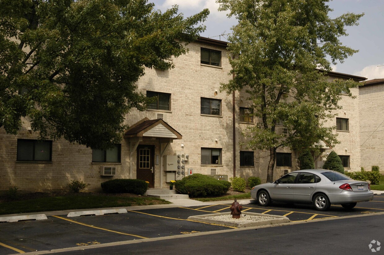 502504 E Spruce Dr, Palatine, IL 60074 Apartments in Palatine, IL