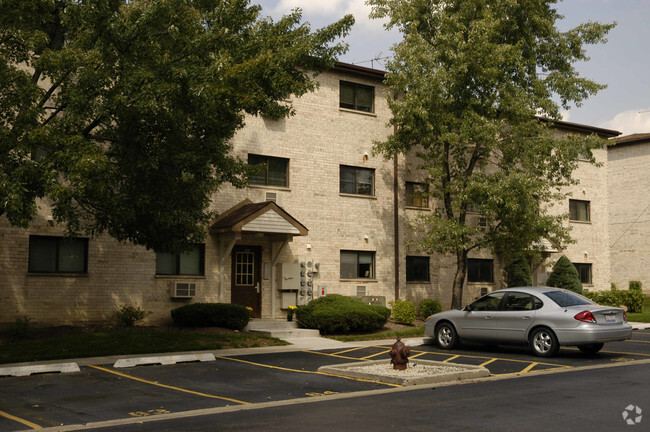 Building Photo - Fox Cove